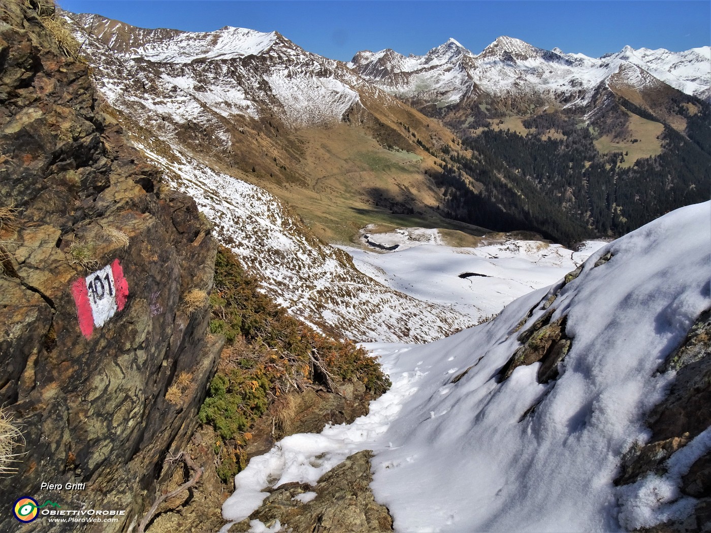 41 Questa la  Forcella Rossa (2055 m) col sent. 101.JPG